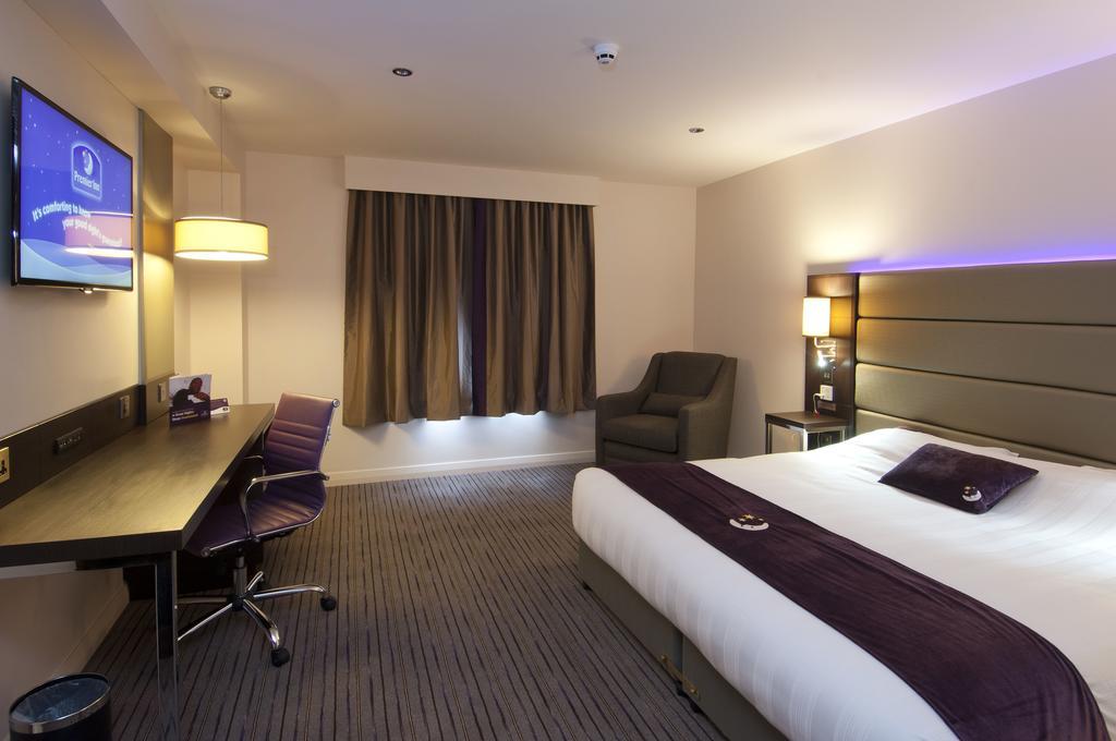 Premier Inn London Elstree / Borehamwood Bagian luar foto