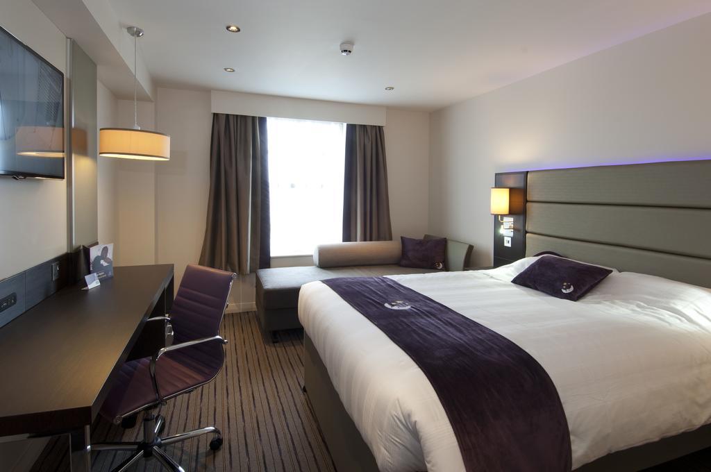Premier Inn London Elstree / Borehamwood Bagian luar foto