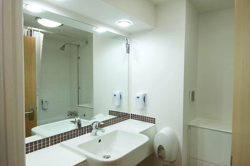 Premier Inn London Elstree / Borehamwood Bagian luar foto
