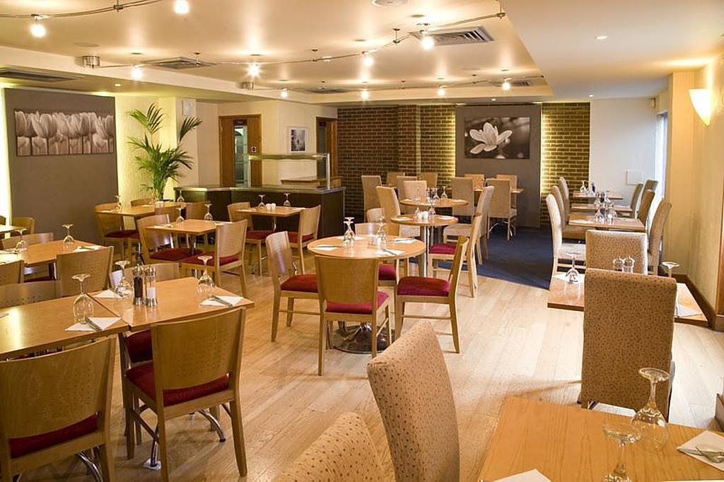 Premier Inn London Elstree / Borehamwood Bagian luar foto
