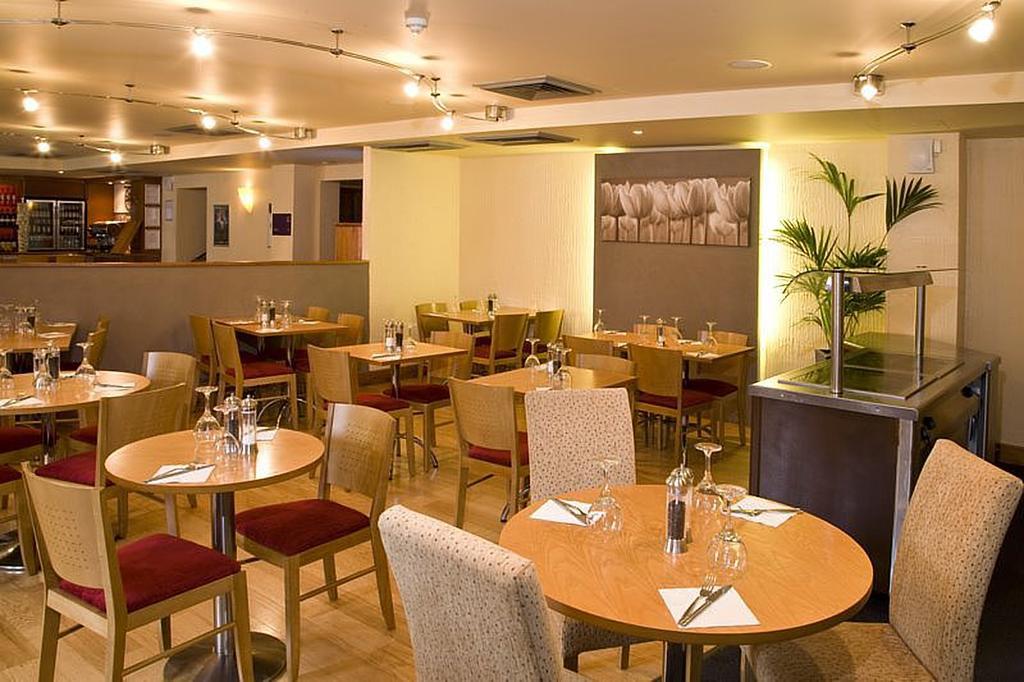 Premier Inn London Elstree / Borehamwood Bagian luar foto