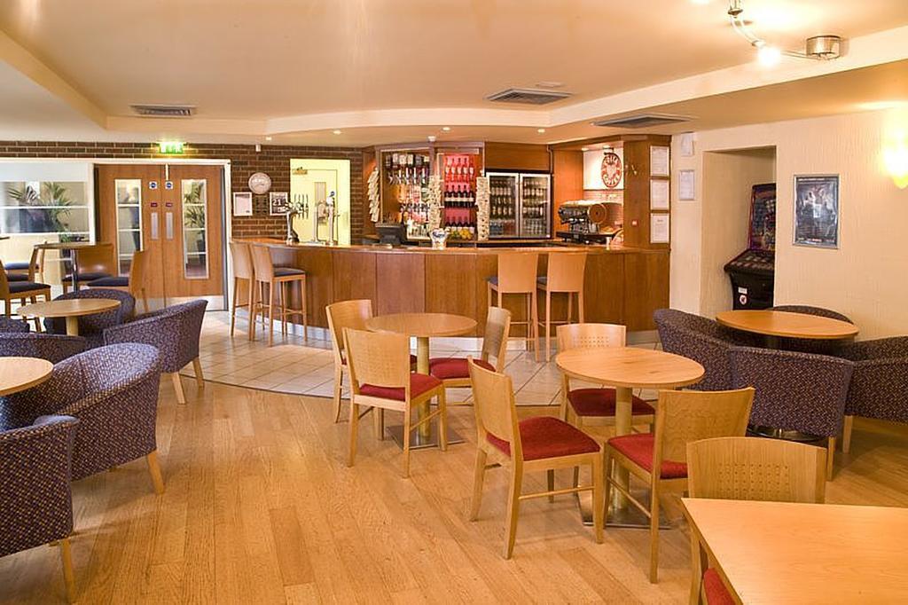 Premier Inn London Elstree / Borehamwood Bagian luar foto