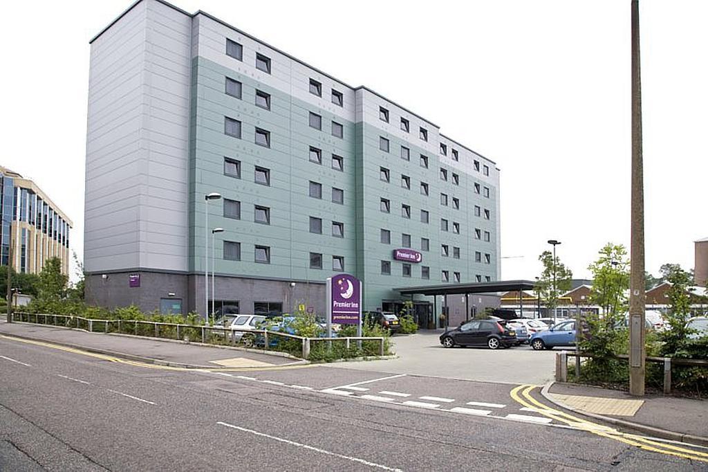 Premier Inn London Elstree / Borehamwood Bagian luar foto