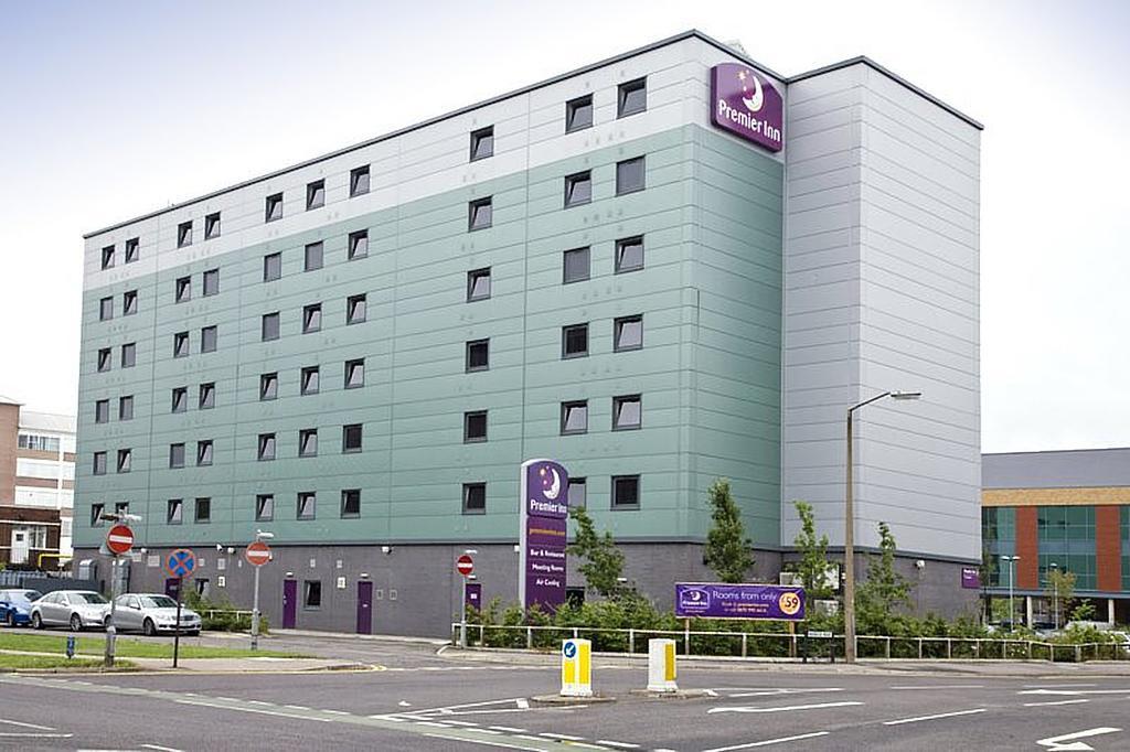 Premier Inn London Elstree / Borehamwood Bagian luar foto