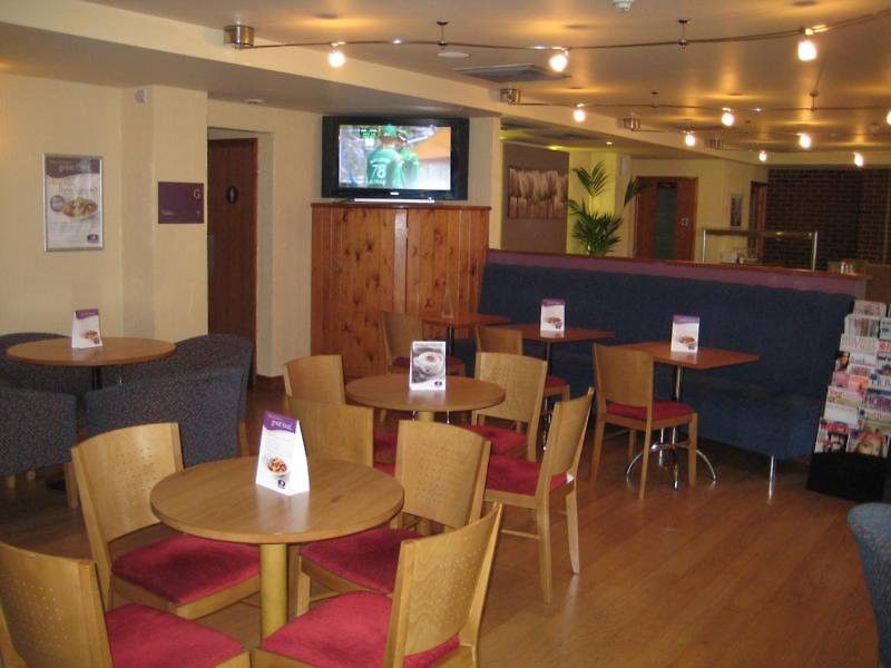 Premier Inn London Elstree / Borehamwood Bagian luar foto